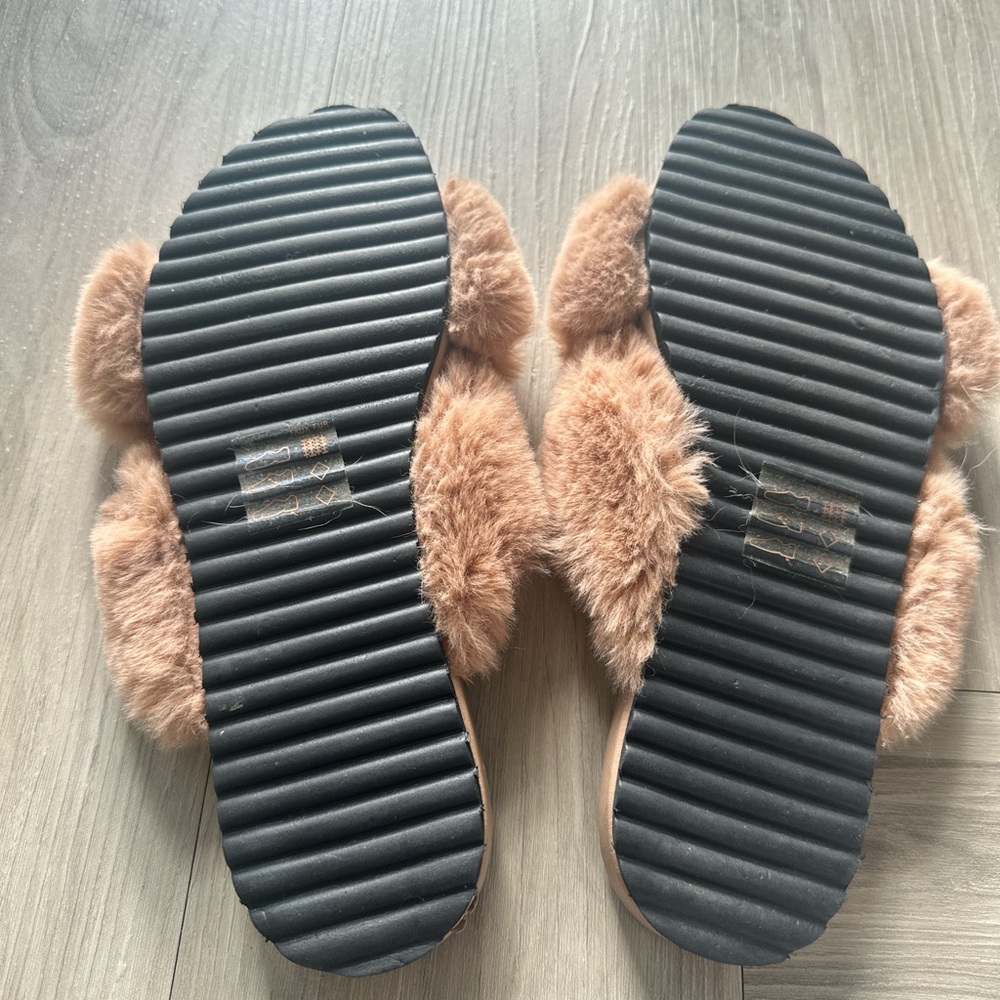 Anthropologie Tan and brown faux fur slides - Picture 3 of 3